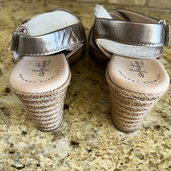 CLARK'S Ultimate Comfort Metallic Wedge Sandal sz 9 NEVER WORN Pewter Leather - Picture 4 of 14